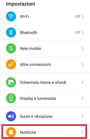 dalla pagina delle impostazioni dello smartphone, la voce notifiche si distingue dalle altre perché ha un riquadro rosso intorno
