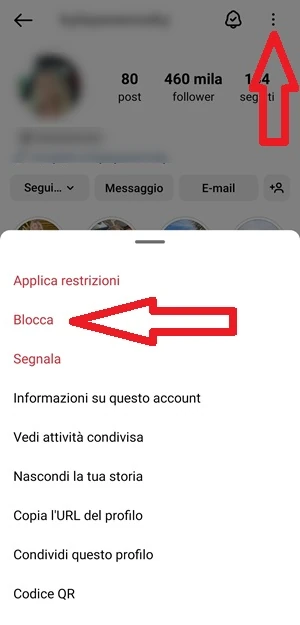 dal profilo instagram si toccano i tre punti e la scritta blocca evidenziati con le frecce