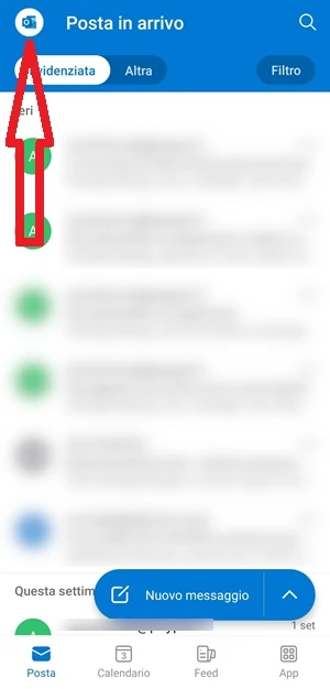 su outlook con una freccia rossa è indicata l'icona del profilo 