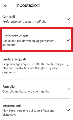 dal play store nella schermata delle impostazioni è messa in evidenza la voce preferenze di rete con un riquadro di colore rosso