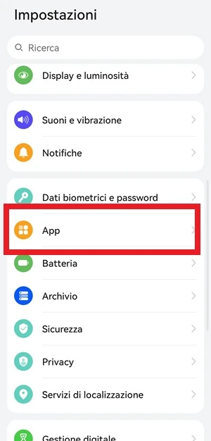 dalle impostazioni dello smartphone, la voce app è evidenziata con una cornice rossa intorno