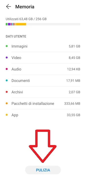 schermata memoria totale del telefono con una freccia sul fondo che indica il pulsante pulizia